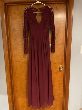 Lulu’s Women's Long Sleeve Lace Bodice Maxi Dress in Burgundy